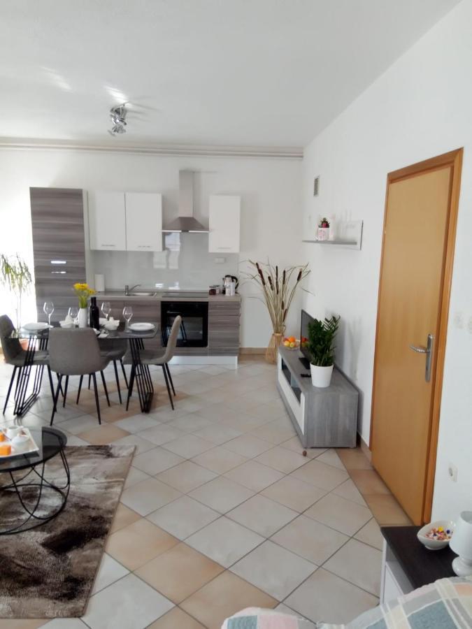 Studio Apartman Kika Otocac Ngoại thất bức ảnh