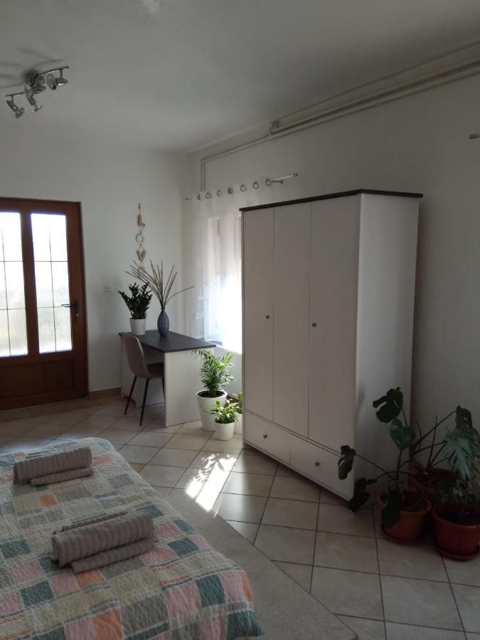 Studio Apartman Kika Otocac Ngoại thất bức ảnh
