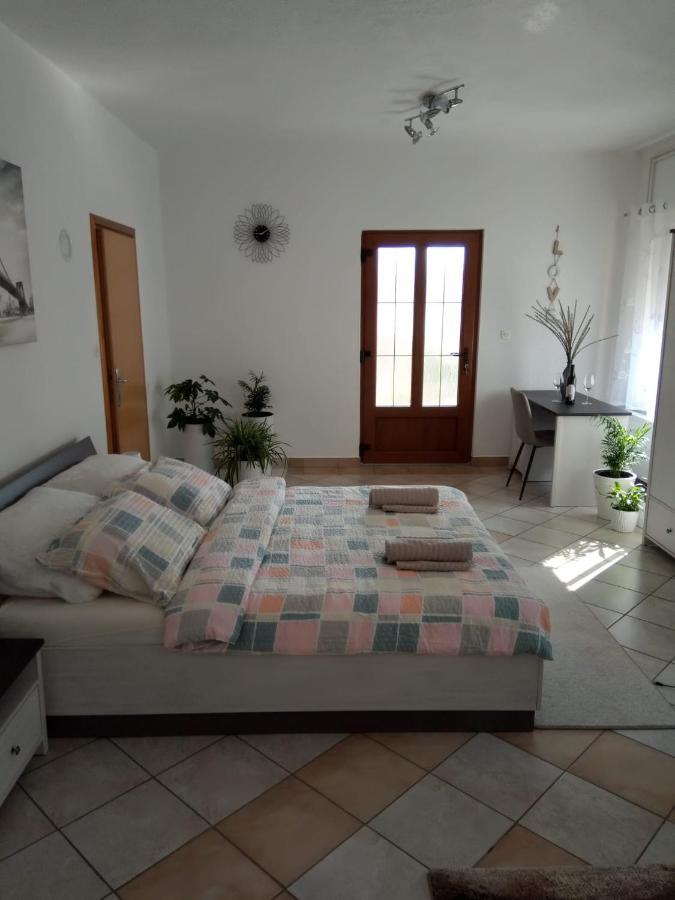 Studio Apartman Kika Otocac Ngoại thất bức ảnh